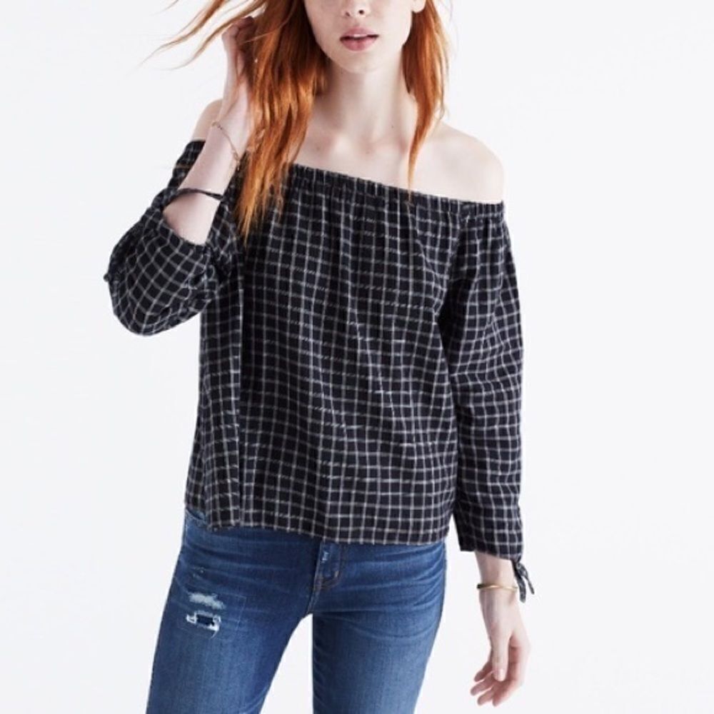 Madewell Tie sleeve off shoulder top
Size M‎